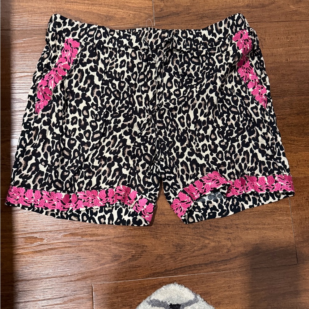 Chic Leopard Print Women's Shorts with Pink Details